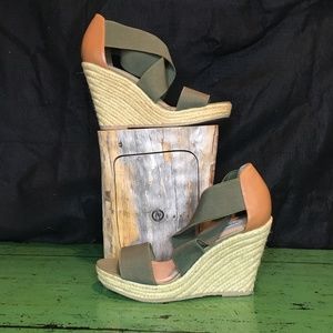 STEVE MADDEN JUTE WEDGE